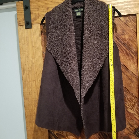 vest - Picture 5 of 8